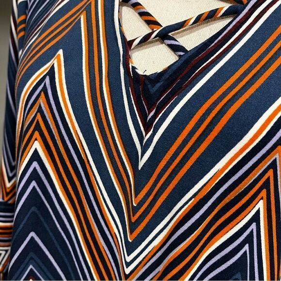 Bell long sleeve zig zag print deep v-neck dress - Picture 5 of 14